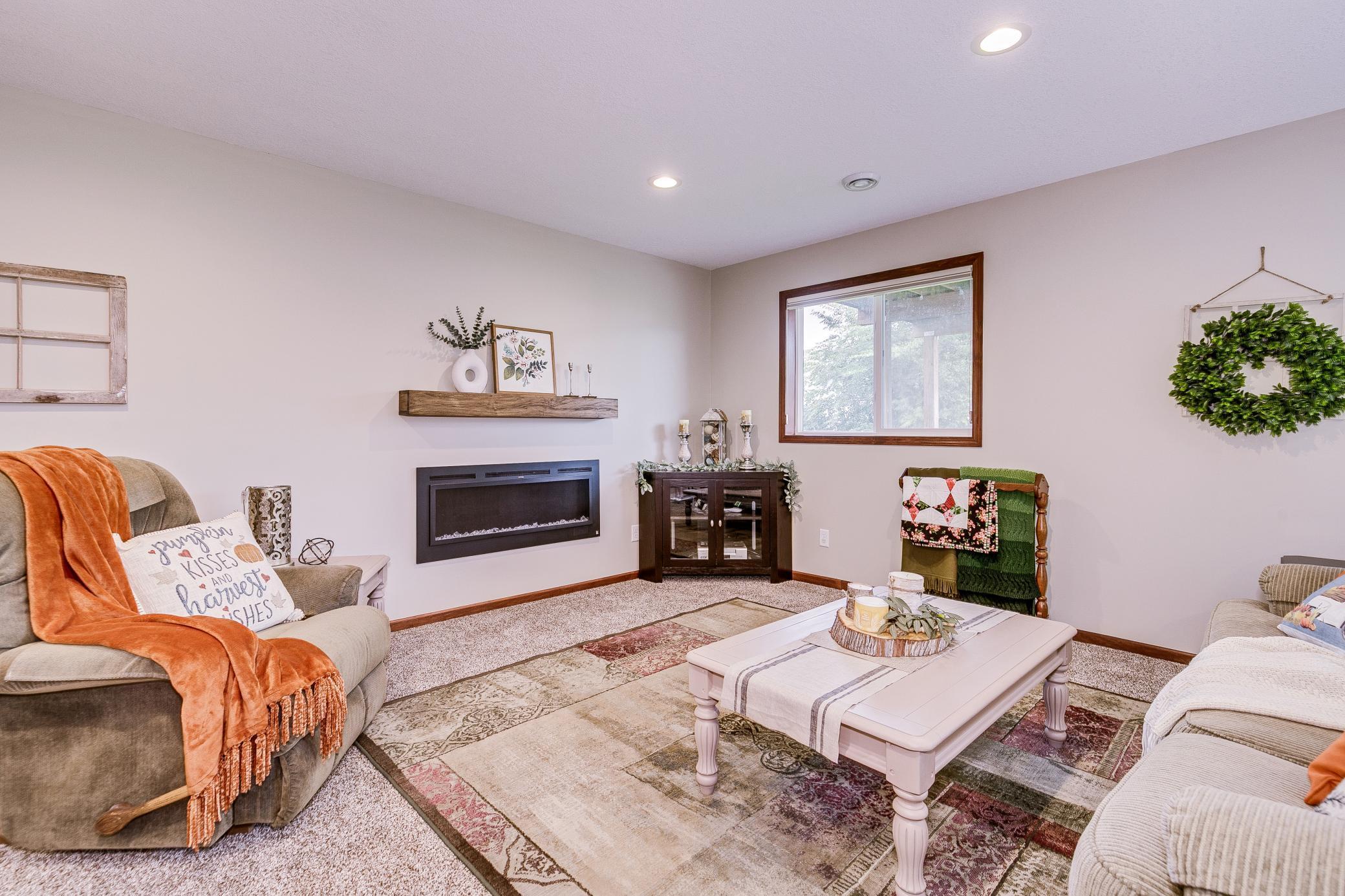 Blaine, Minnesota, 55434, United States, 3 Bedrooms Bedrooms, ,2 BathroomsBathrooms,Residential,For Sale,1933012