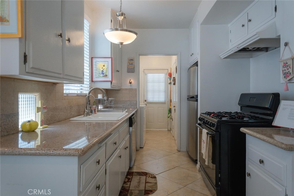 Los Angeles, California, 90008, United States, 3 Bedrooms Bedrooms, ,3 BathroomsBathrooms,Residential,For Sale,2006146