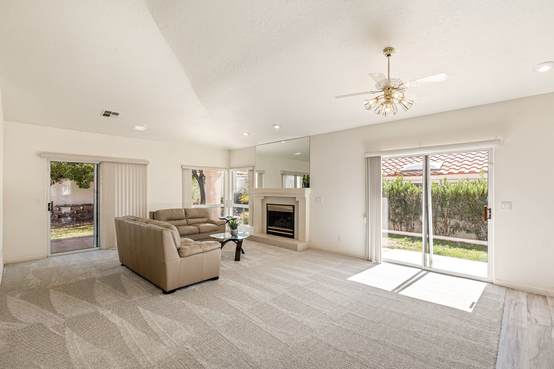  Low-Maintenance Living in a Prime Green Springs Location - 物件實景