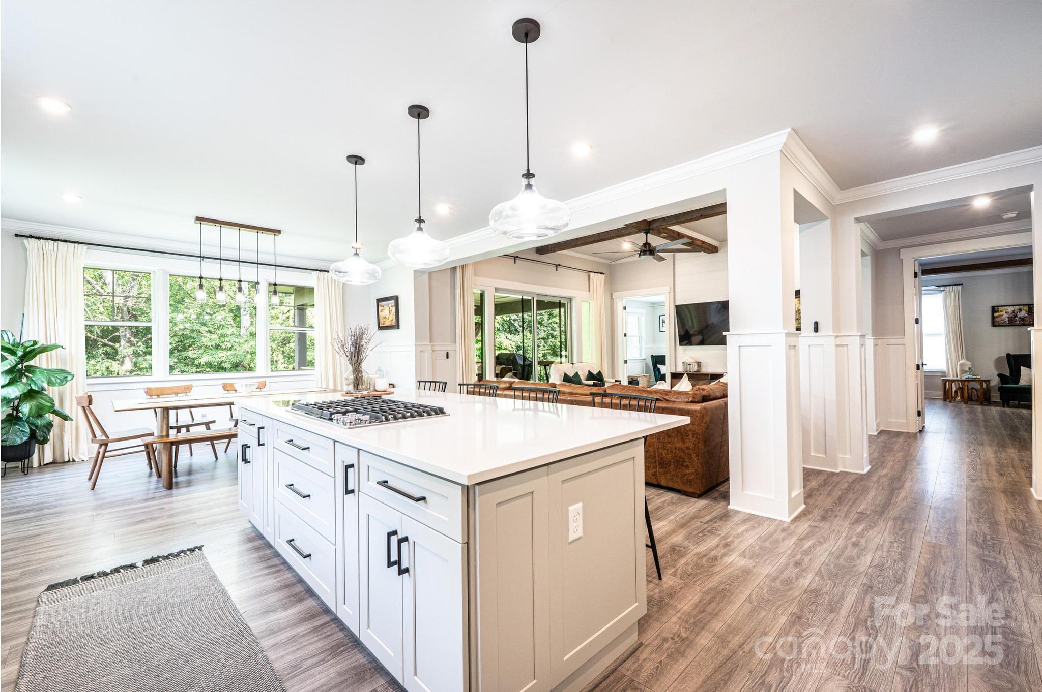 Hickory, North Carolina, 28601, United States, 4 Bedrooms Bedrooms, ,4 BathroomsBathrooms,Residential,For Sale,1850050