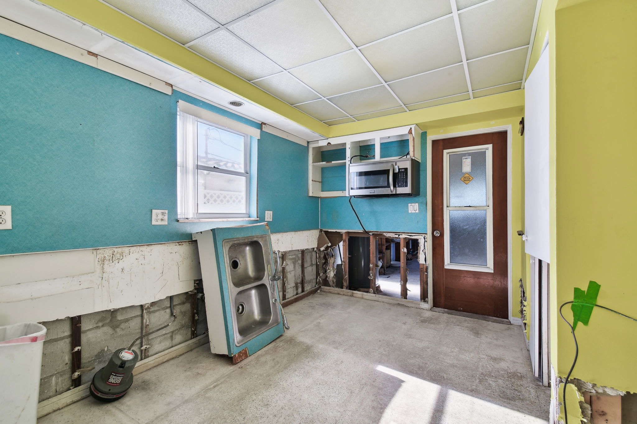 Madeira Beach, Florida, 33708, United States, 3 Bedrooms Bedrooms, ,2 BathroomsBathrooms,Residential,For Sale,1943278