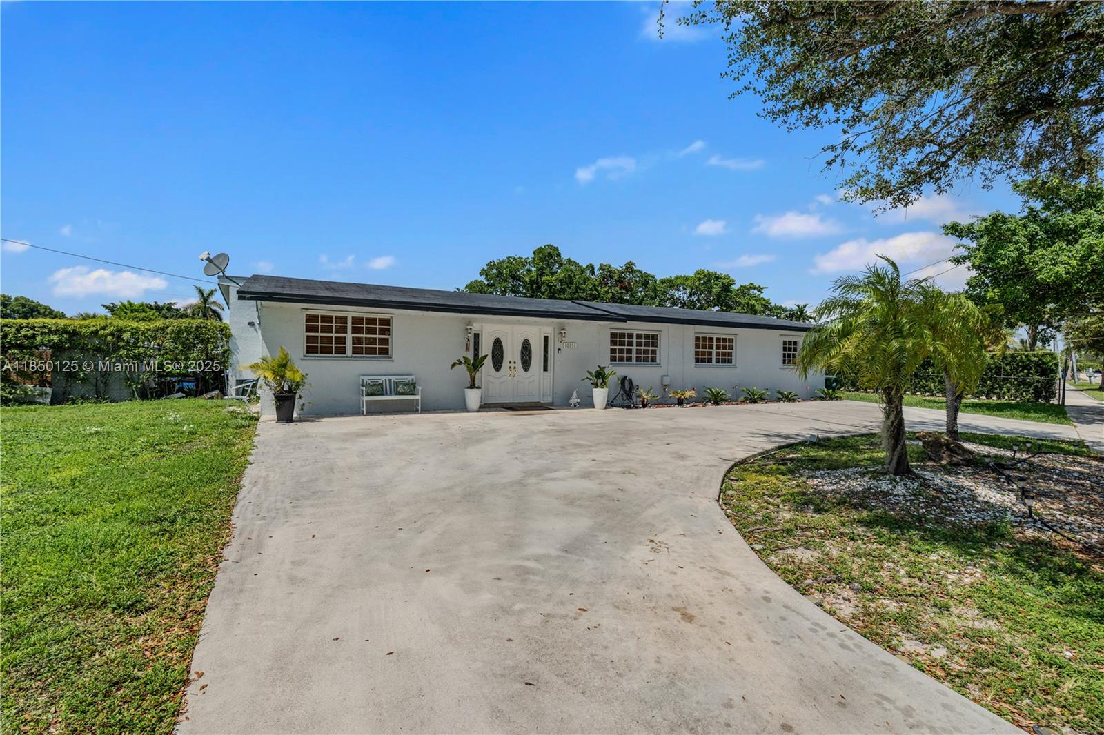 Miami, Florida, 33165, United States, 3 Bedrooms Bedrooms, ,2 BathroomsBathrooms,Residential,For Sale,1906706