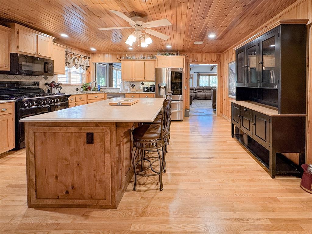 Fort Gibson, Oklahoma, 74434, United States, 2 Bedrooms Bedrooms, ,3 BathroomsBathrooms,Residential,For Sale,1982810