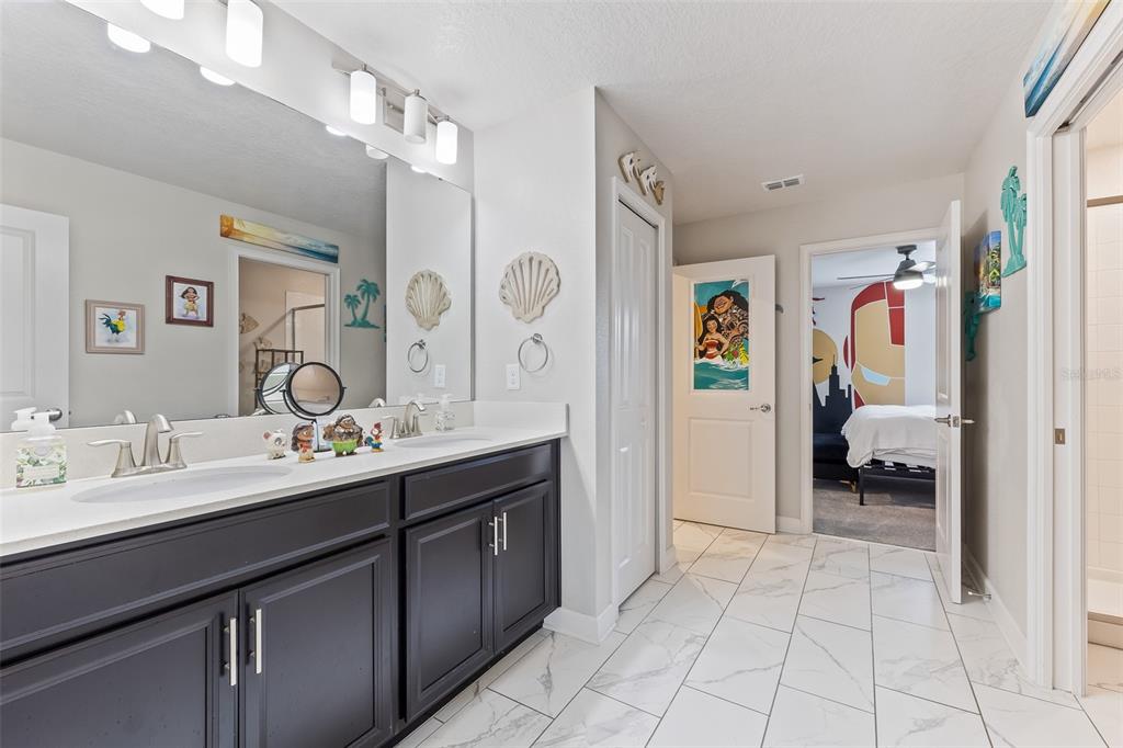 Davenport, Florida, 33896, United States, 8 Bedrooms Bedrooms, ,5 BathroomsBathrooms,Residential,For Sale,1926010