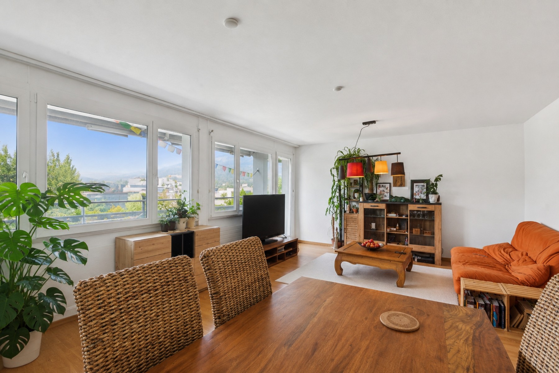  Spacious 5.5-room top-floor apartment with a terrace and 2 outdoor parking space - 物件實景