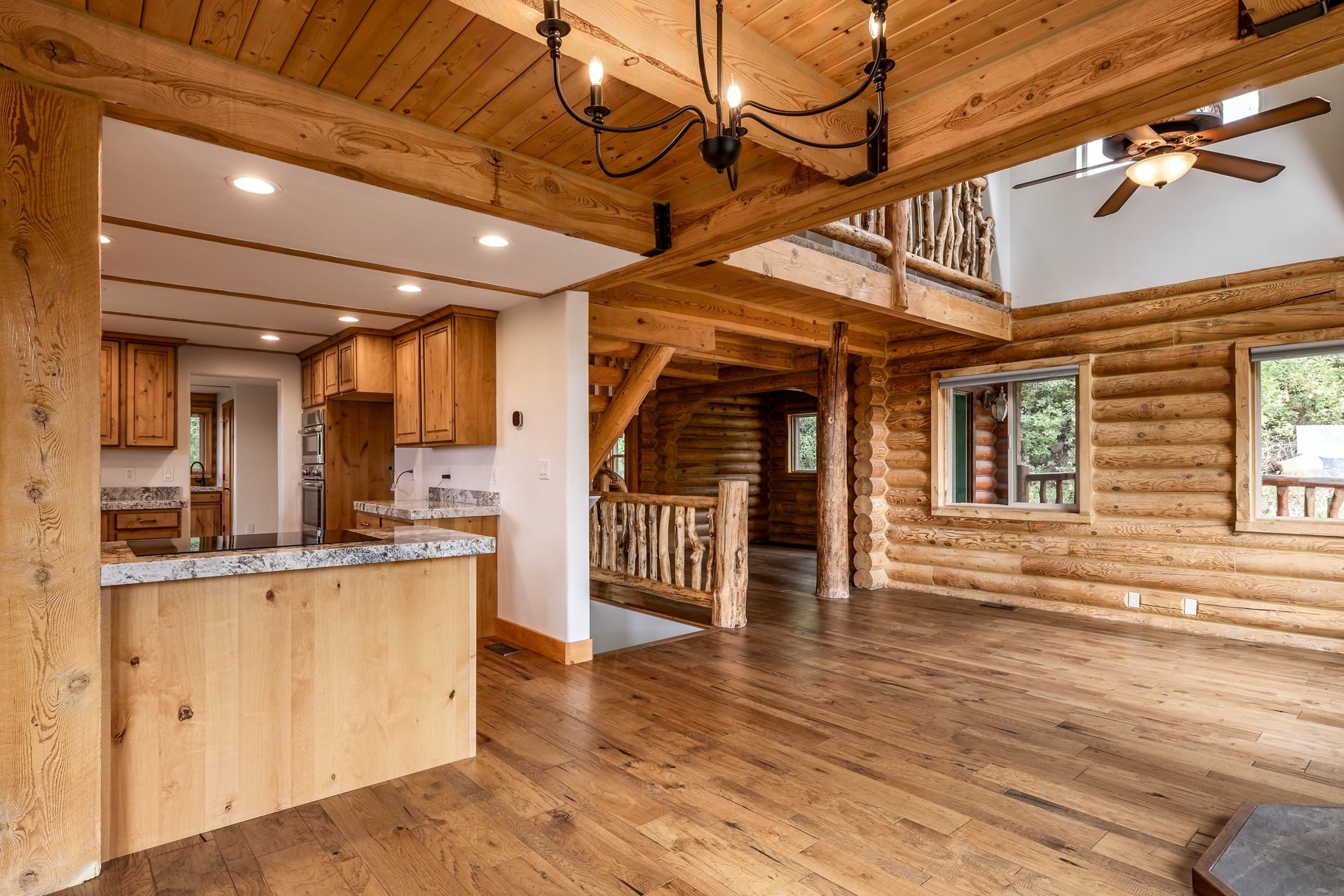  Large Cabin on 1.1 Acres with Scenic Mountain Views - 物件實景