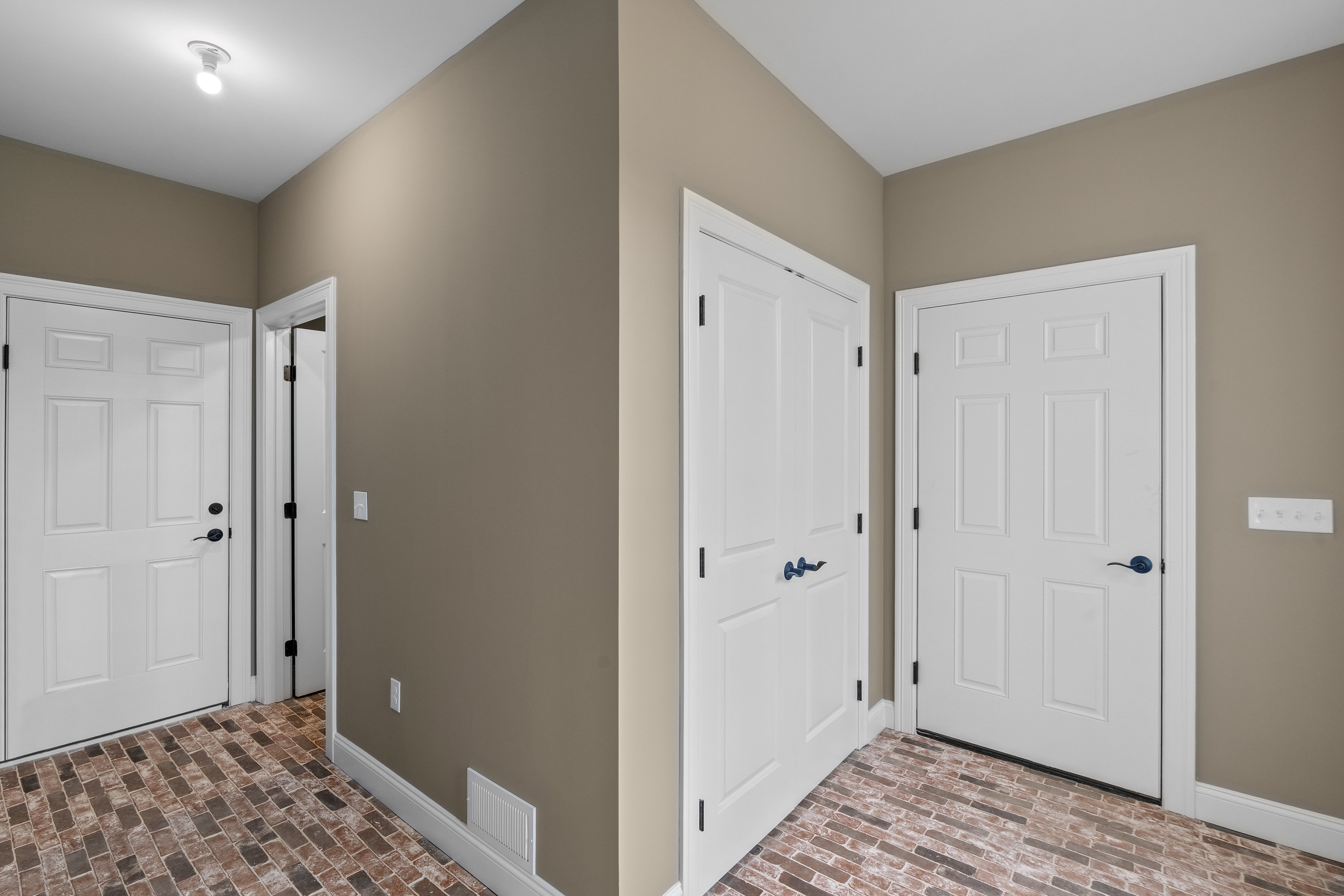 East Hampton, Connecticut, 06424, United States, 3 Bedrooms Bedrooms, ,3 BathroomsBathrooms,Residential,For Sale,1990292