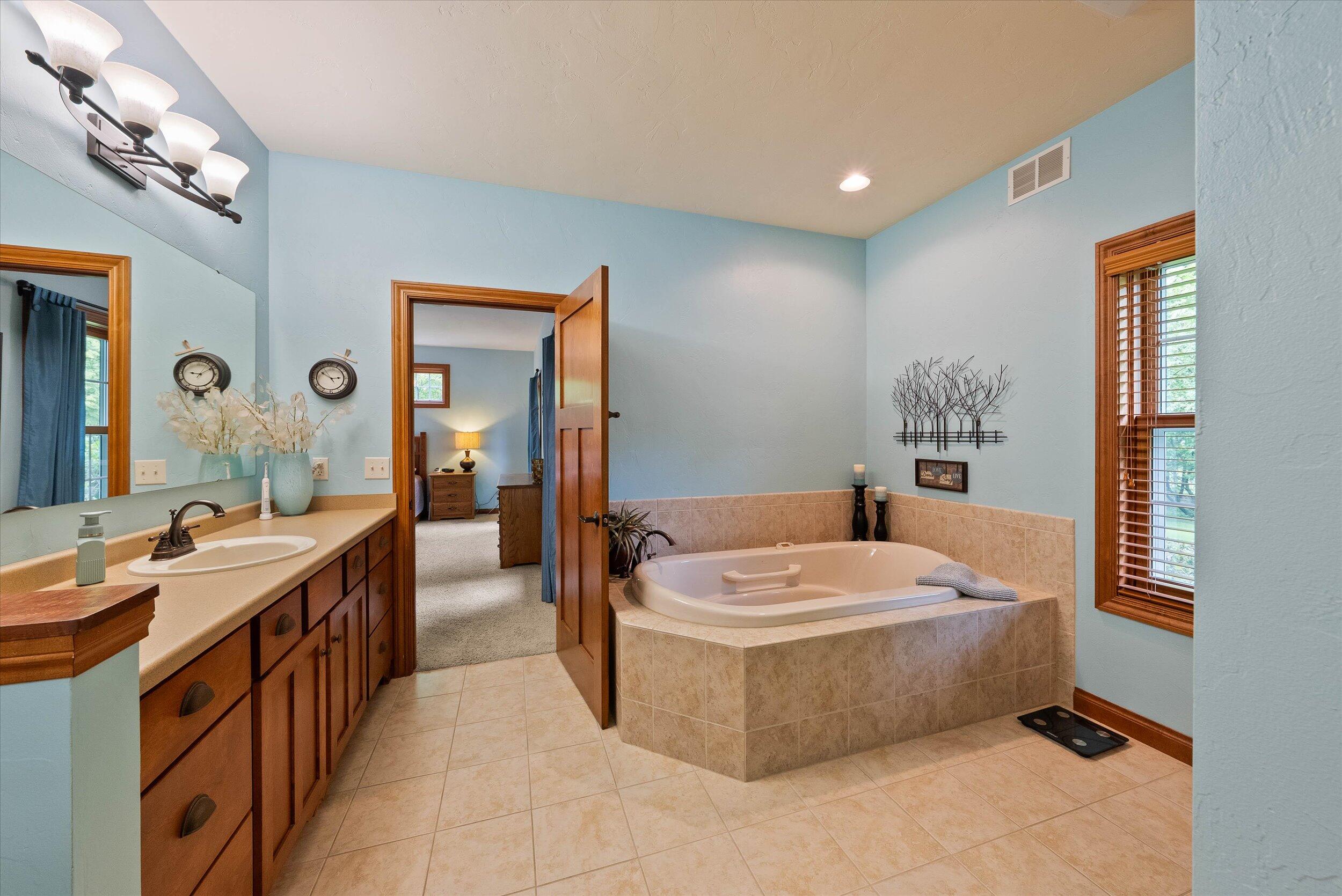 West Bend, Wisconsin, 53095, United States, 4 Bedrooms Bedrooms, ,4 BathroomsBathrooms,Residential,For Sale,1847652