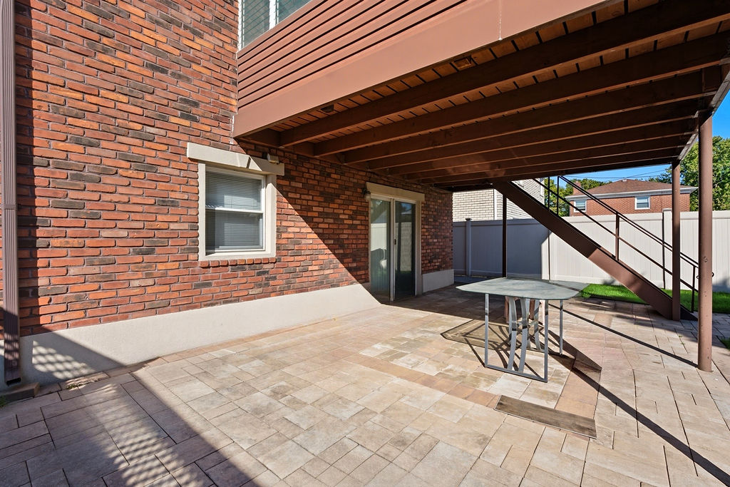 Howard, New York, 11414, United States, 4 Bedrooms Bedrooms, ,3 BathroomsBathrooms,Residential,For Sale,1975737