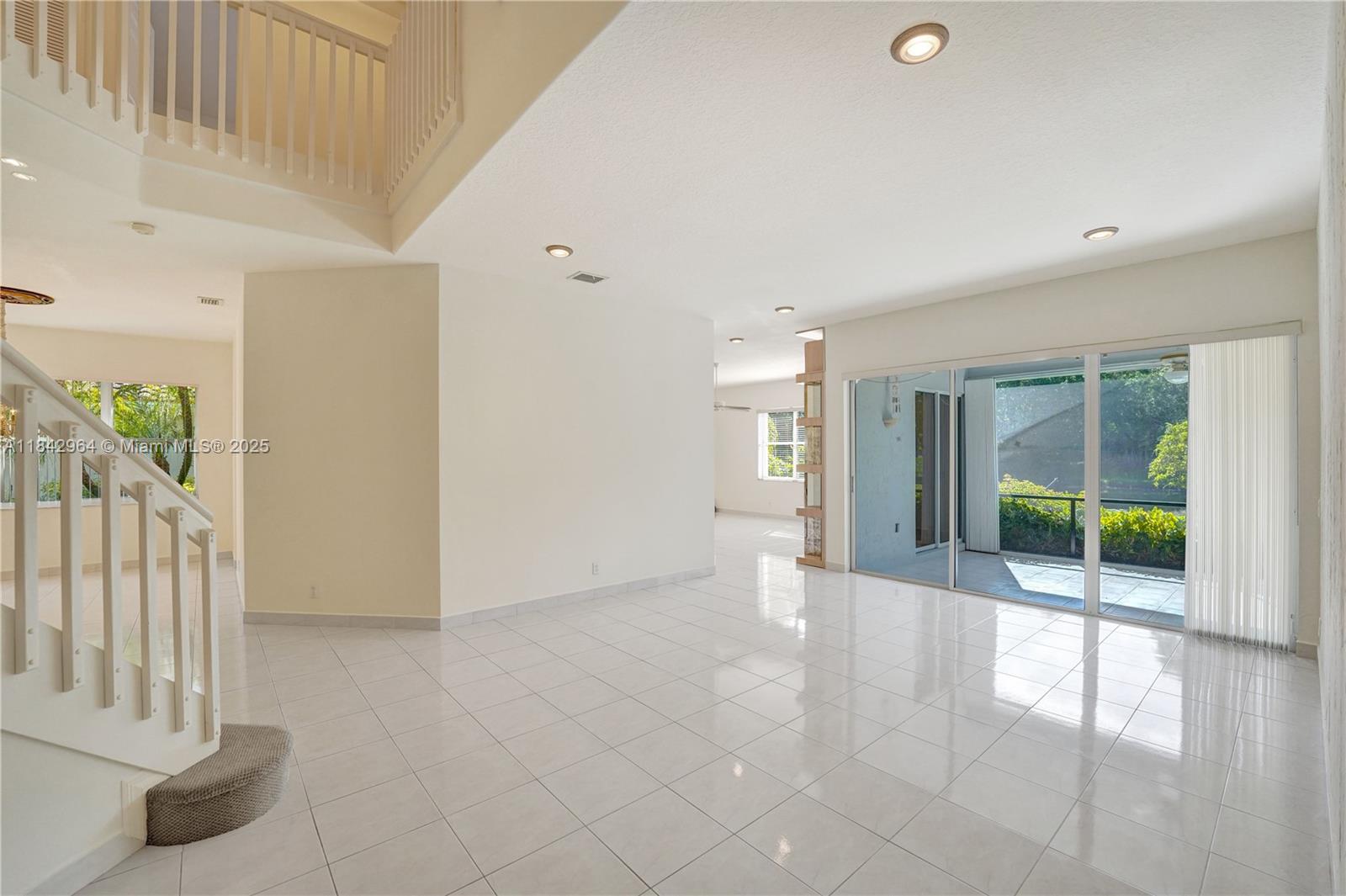 Weston, Florida, 33326, United States, 5 Bedrooms Bedrooms, ,4 BathroomsBathrooms,Residential,For Sale,1987523