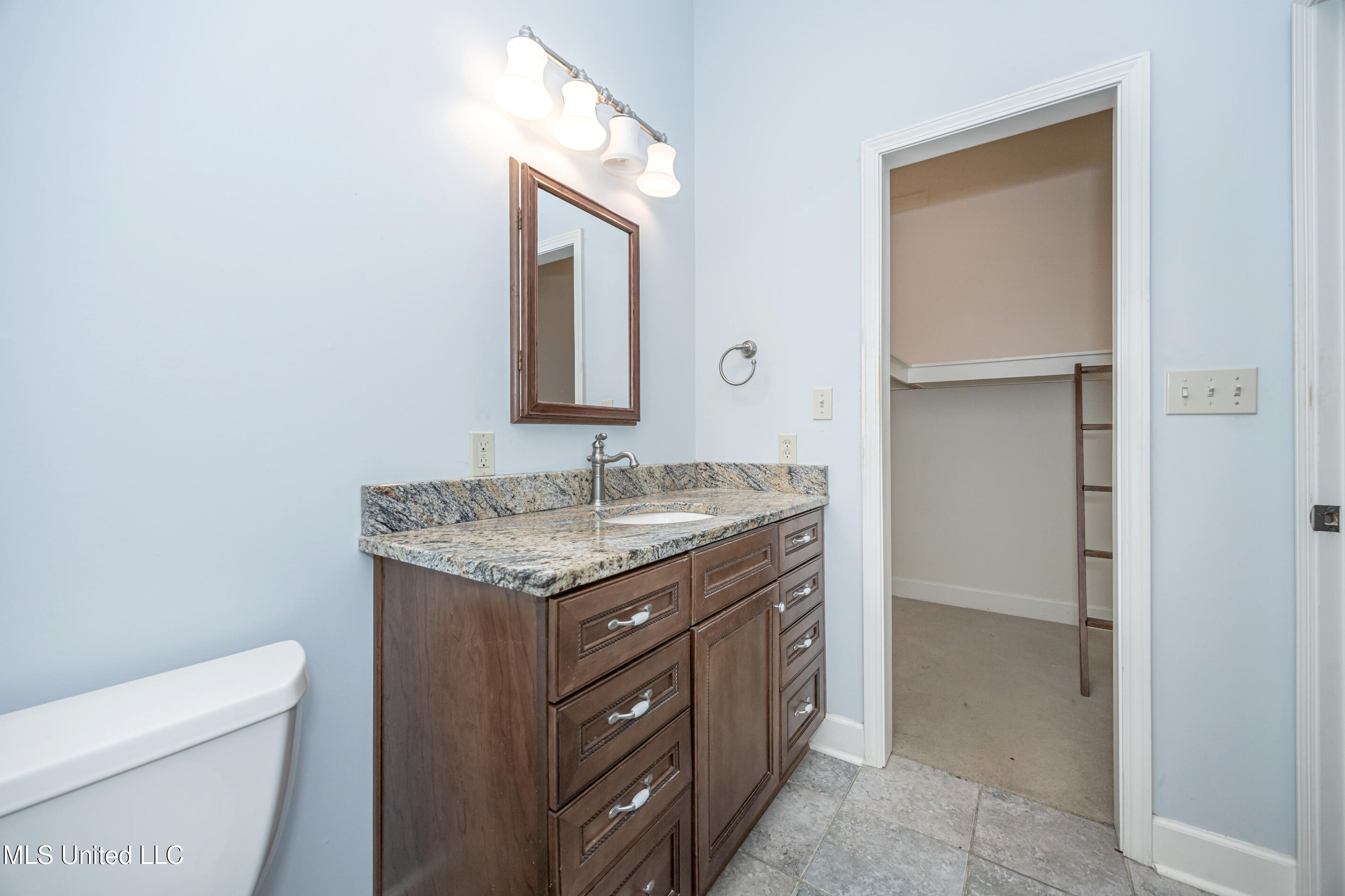 Ocean Springs, Mississippi, 39564, United States, 3 Bedrooms Bedrooms, ,3 BathroomsBathrooms,Residential,For Sale,1903607