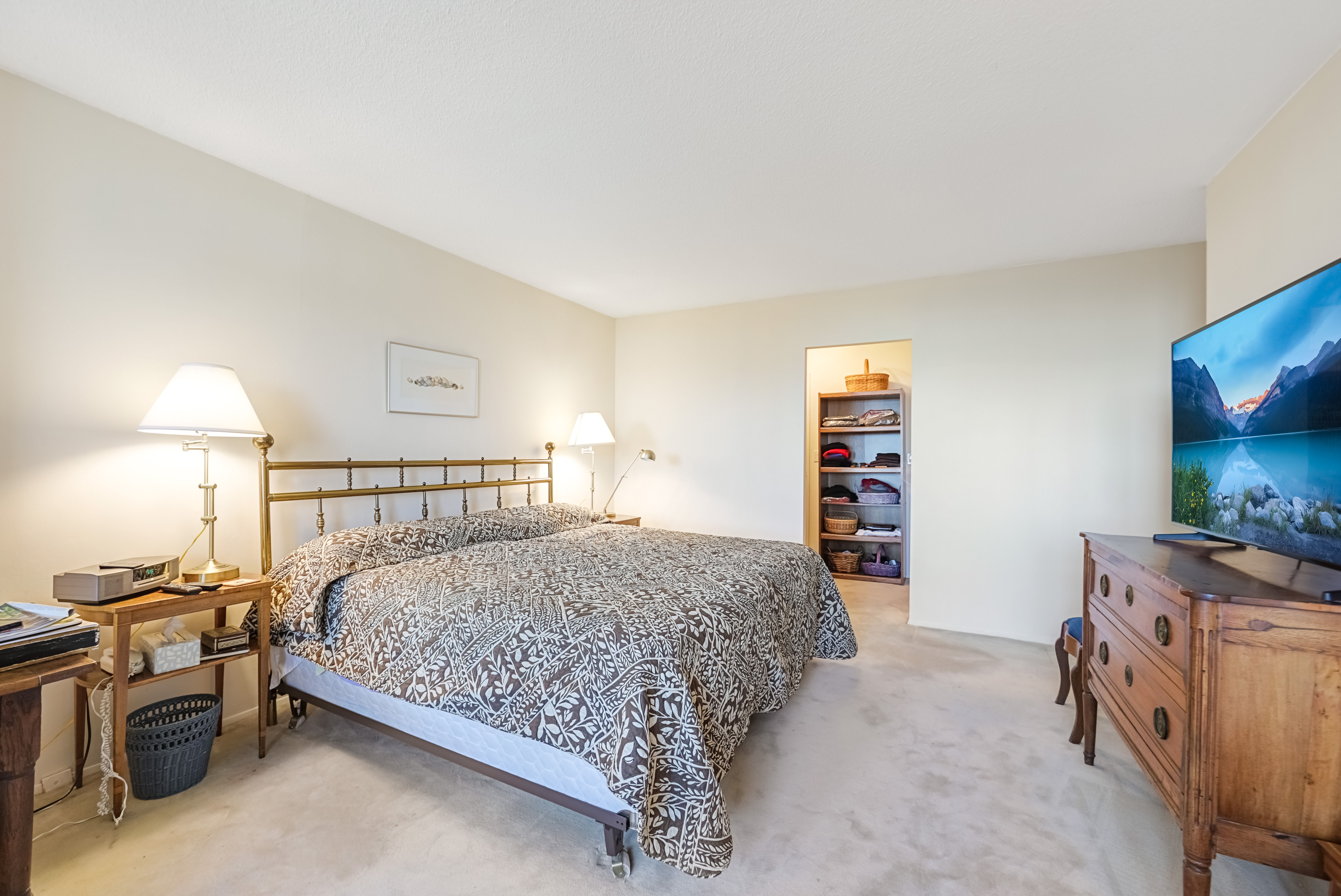 Cliffside Park, New Jersey, 07010, United States, 3 Bedrooms Bedrooms, ,3 BathroomsBathrooms,Residential,For Sale,1974787