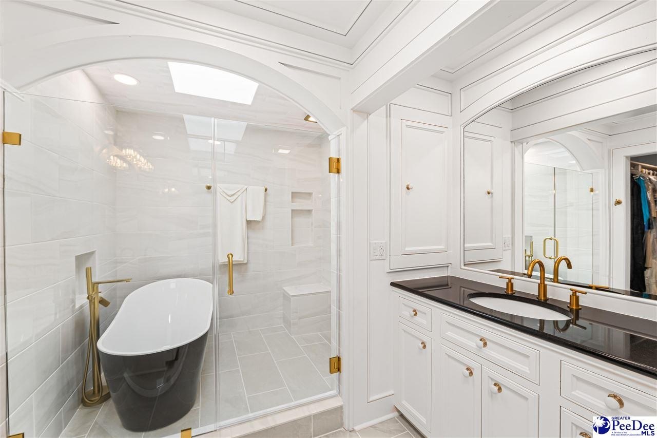 Florence, South Carolina, 29501, United States, 4 Bedrooms Bedrooms, ,5 BathroomsBathrooms,Residential,For Sale,1919552