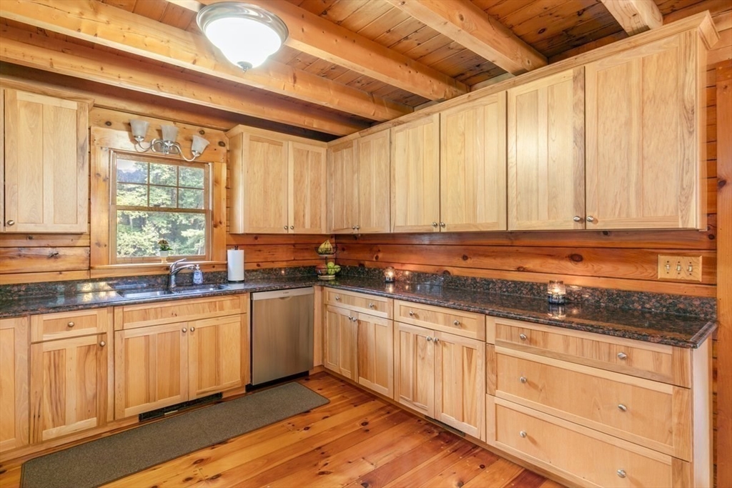Haverhill, Massachusetts, 01832, United States, 4 Bedrooms Bedrooms, ,2 BathroomsBathrooms,Residential,For Sale,1906911