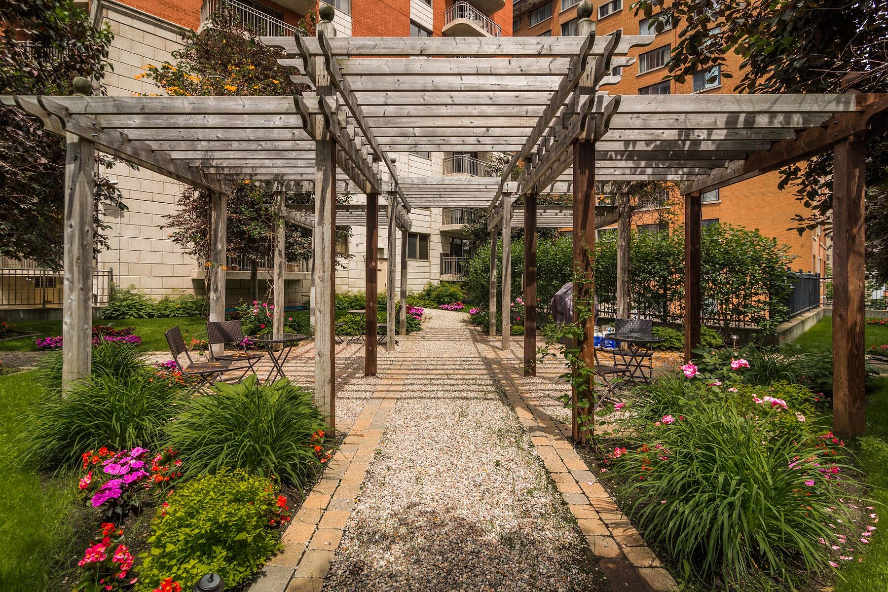  Luxurious Expansive Condo - 物件實景