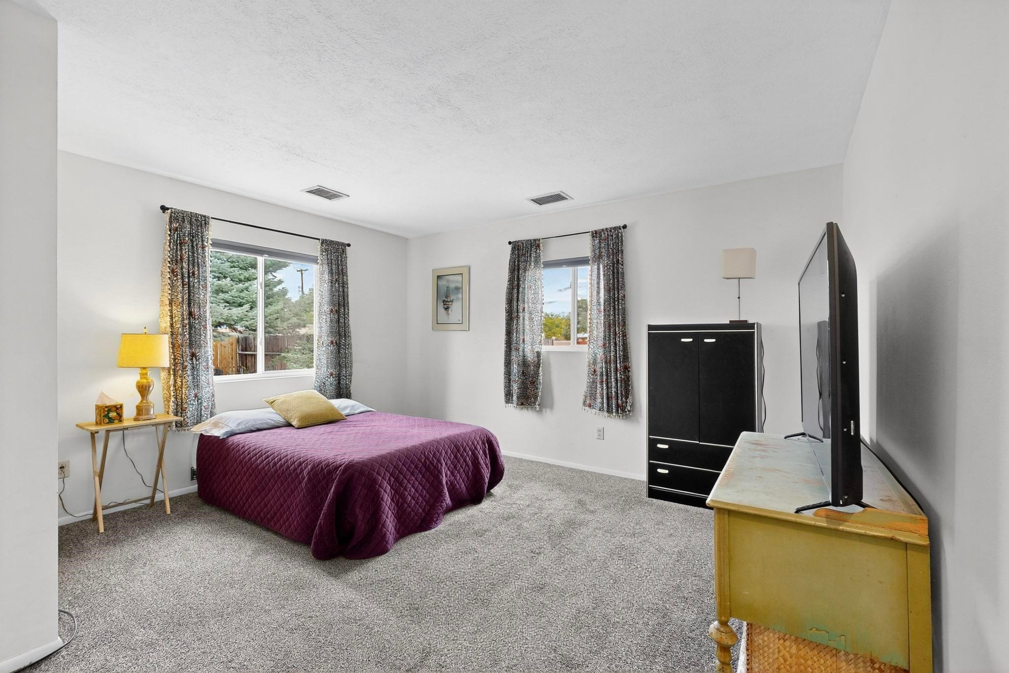 Santa Fe, New Mexico, 87505, United States, 3 Bedrooms Bedrooms, ,2 BathroomsBathrooms,Residential,For Sale,1971309