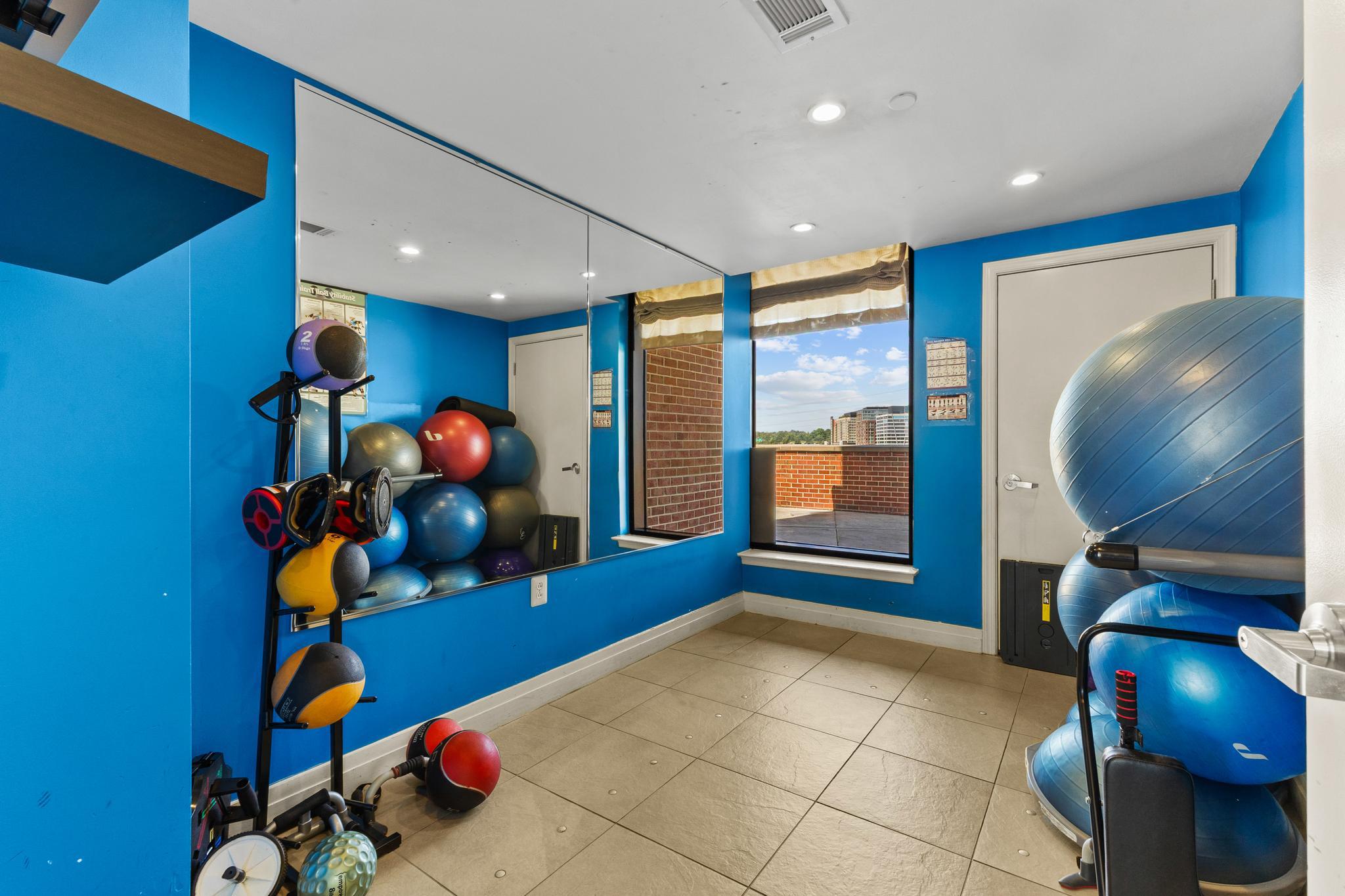 2451 Midtown Avenue, Alexandria, VA, 22303 - 物件實景
