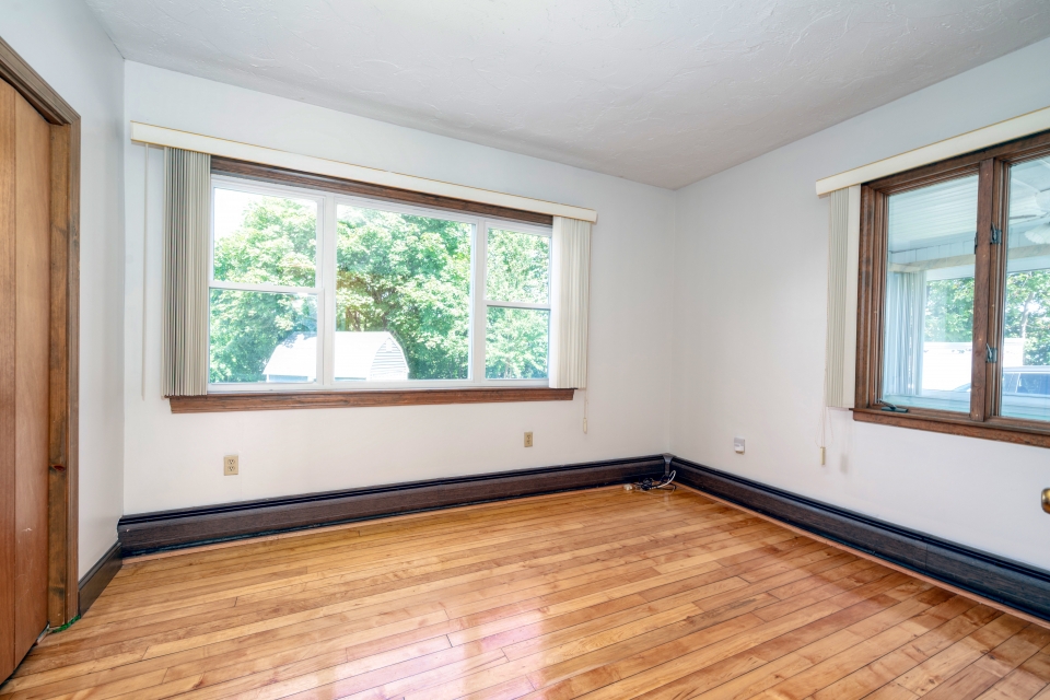 Hull, Massachusetts, 02045, United States, 6 Bedrooms Bedrooms, ,3 BathroomsBathrooms,Residential,For Sale,1978690