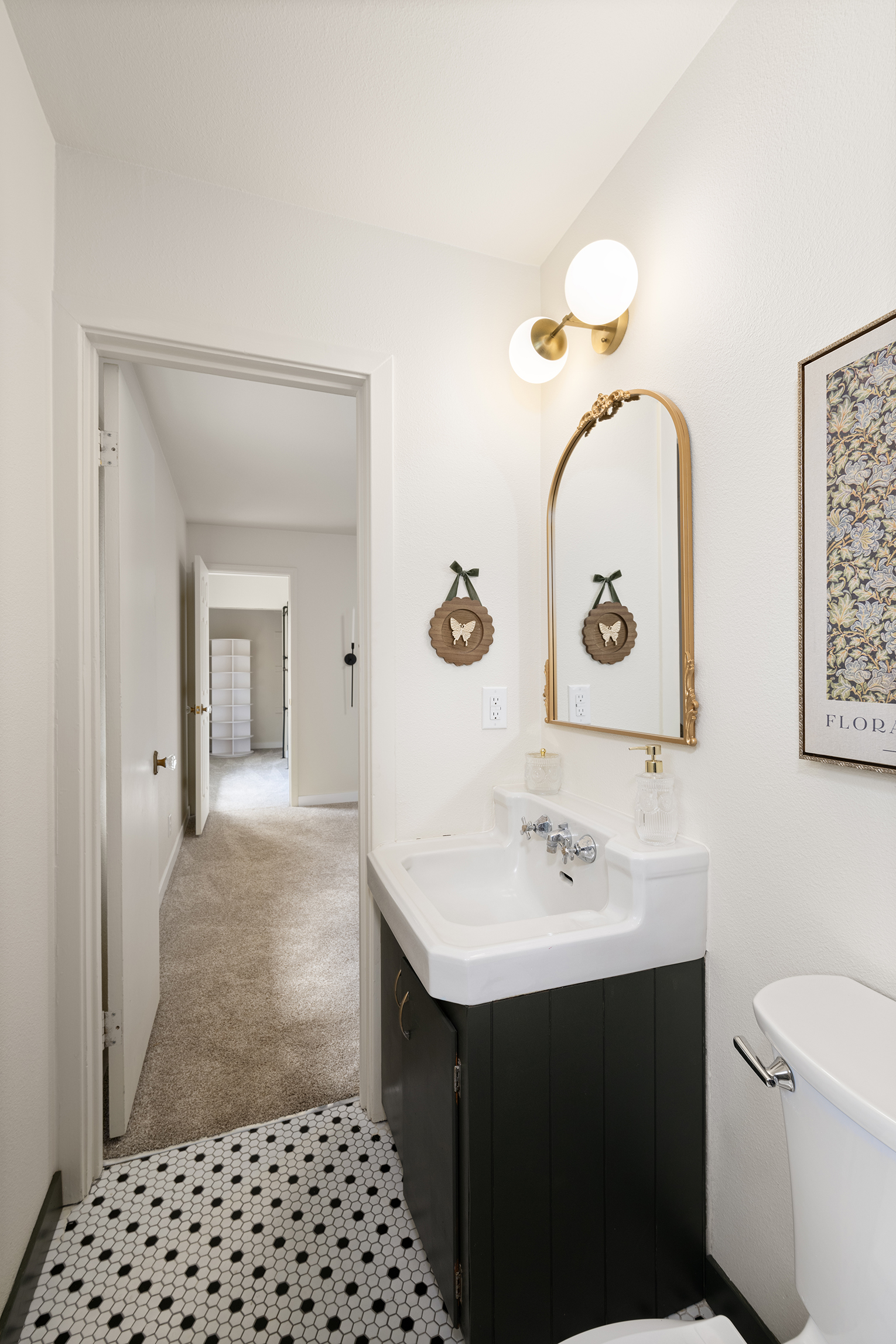  Beautifully Maintained 1960s Home - 物件實景