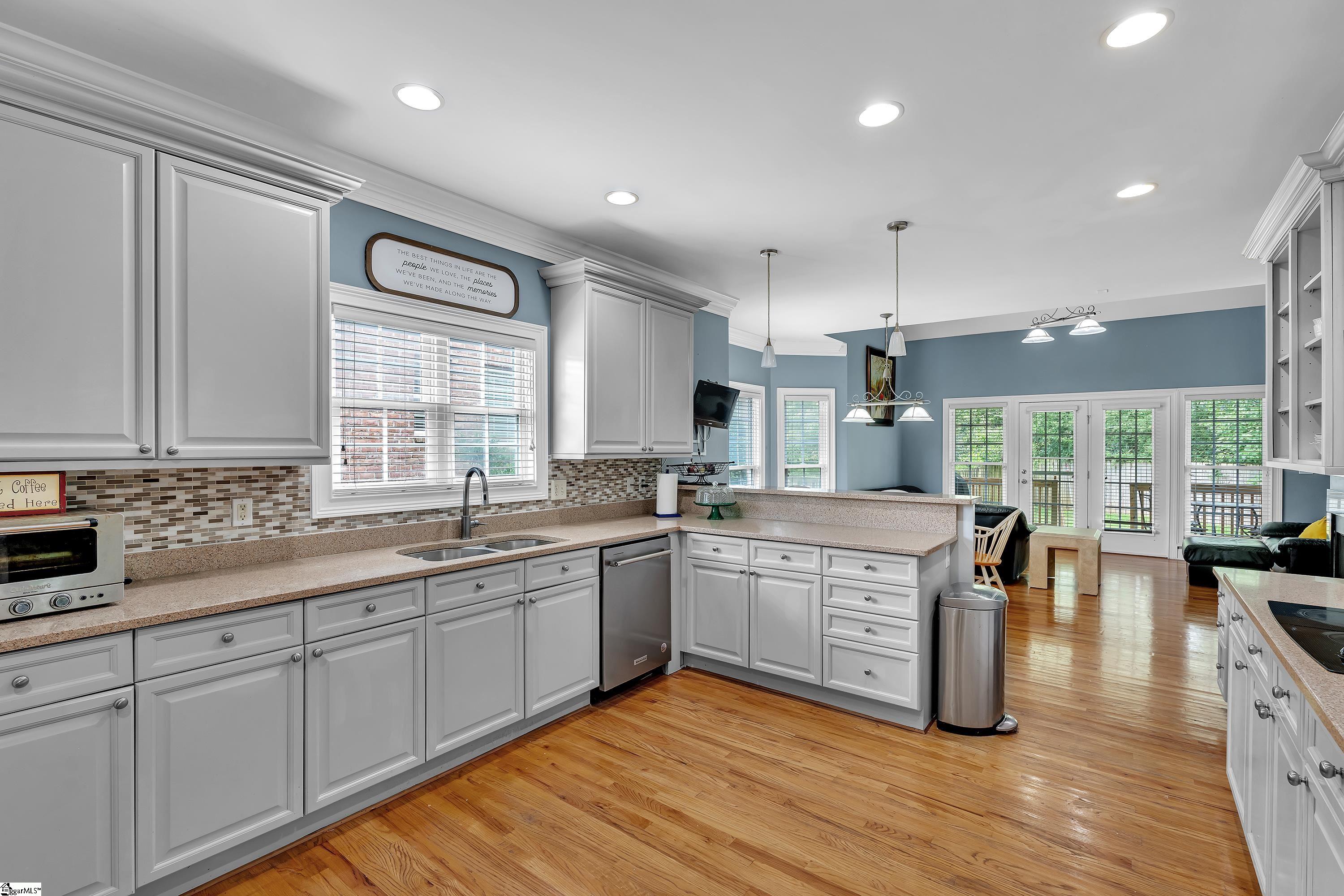 Greenville, South Carolina, 29615, United States, 4 Bedrooms Bedrooms, ,3 BathroomsBathrooms,Residential,For Sale,1918142
