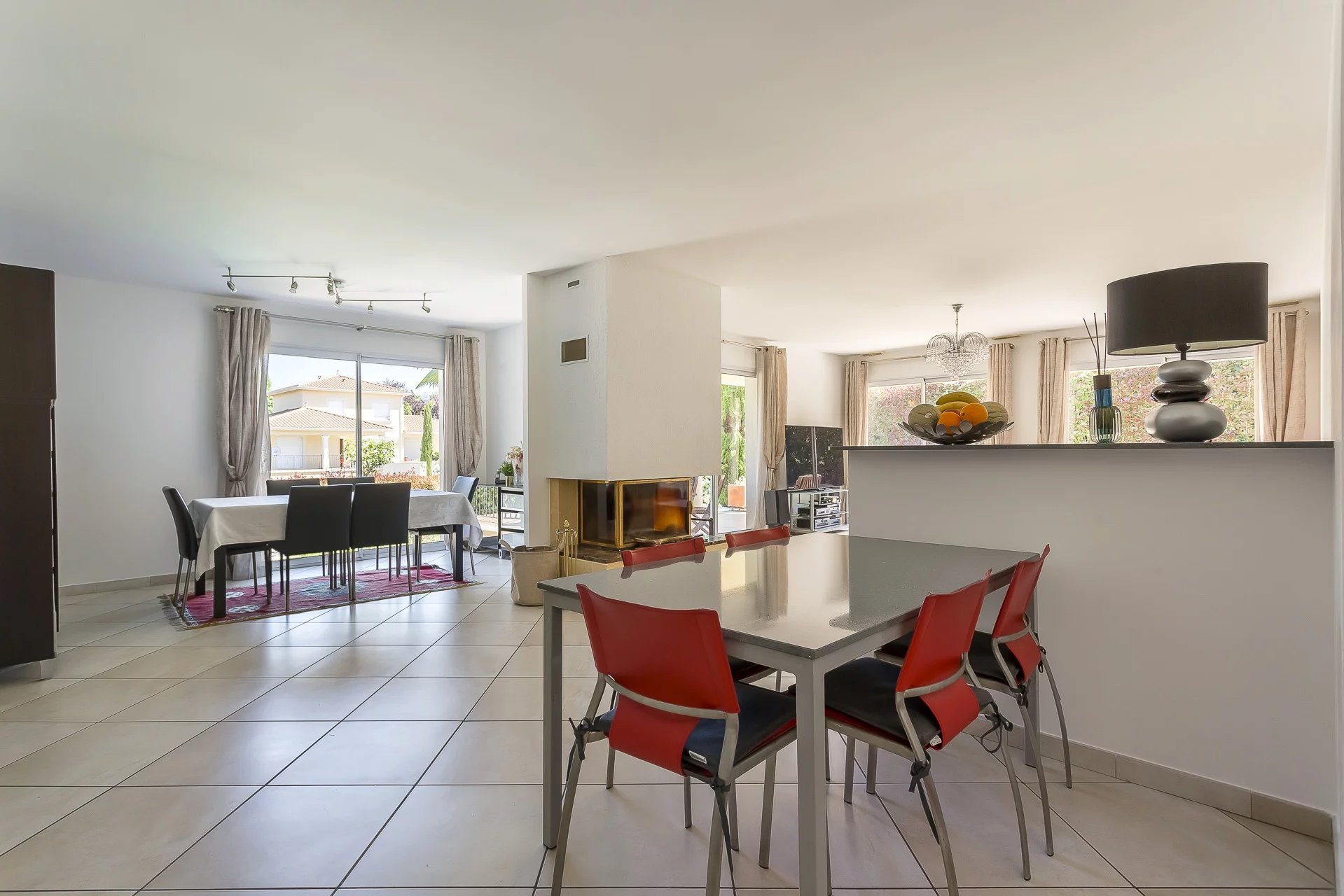 Francheville, Auvergne-Rhône-Alpes, 69340, FR, 6 Bedrooms Bedrooms, ,Residential,For Sale,1942324