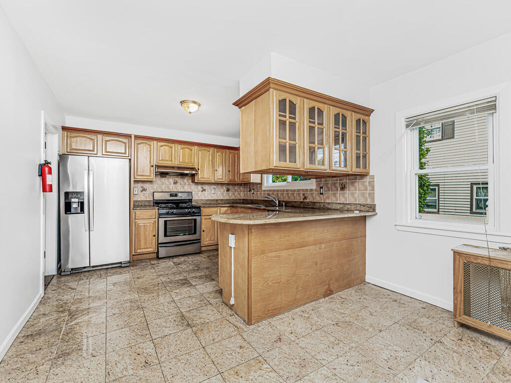 Yonkers, New York, 10710, United States, 5 Bedrooms Bedrooms, ,3 BathroomsBathrooms,Residential,For Sale,1983981