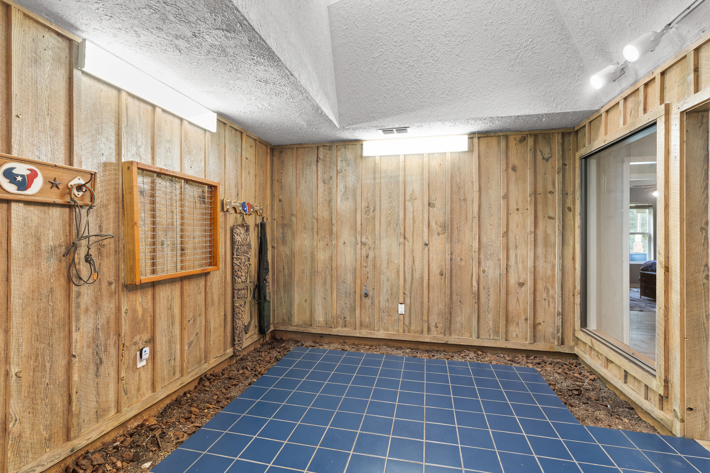 Henderson, Texas, 75652, United States, 6 Bedrooms Bedrooms, ,5 BathroomsBathrooms,Residential,For Sale,1920809