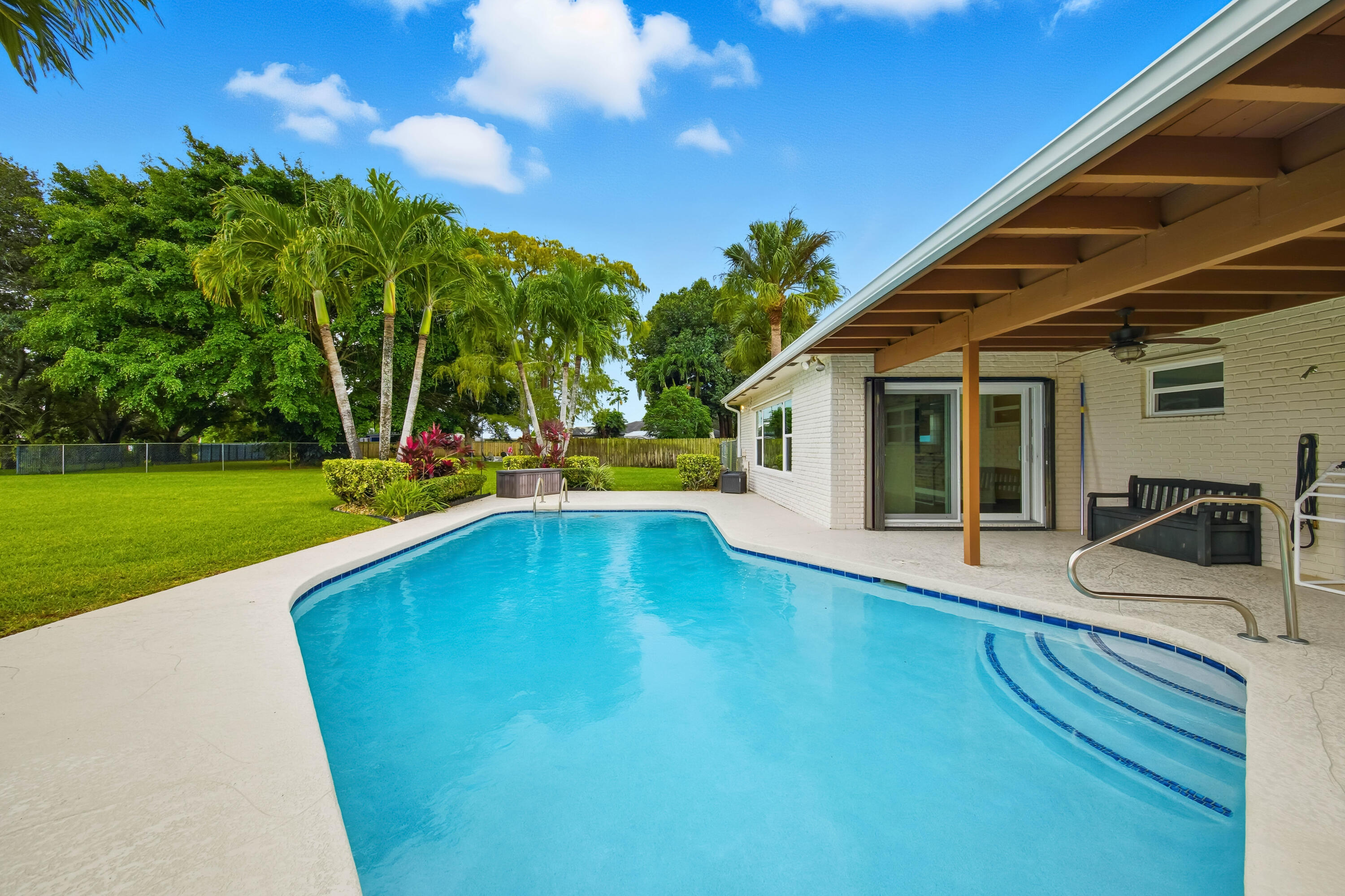 Royal Palm Beach, Florida, 33411, United States, 3 Bedrooms Bedrooms, ,3 BathroomsBathrooms,Residential,For Sale,1970121