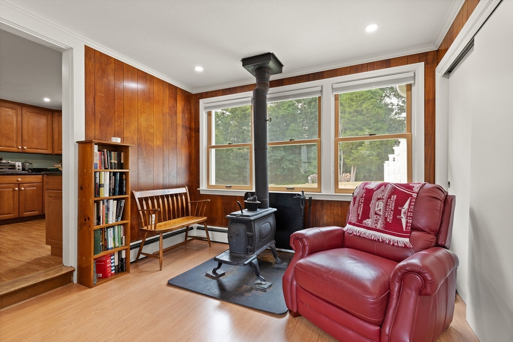 Easton, Massachusetts, 02375, United States, 6 Bedrooms Bedrooms, ,2 BathroomsBathrooms,Residential,For Sale,1927238
