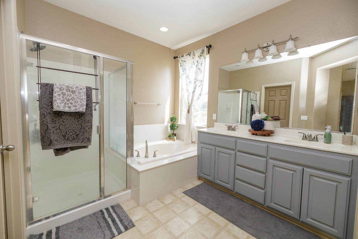 Riverbank, California, 95367, United States, 5 Bedrooms Bedrooms, ,3 BathroomsBathrooms,Residential,For Sale,1927797