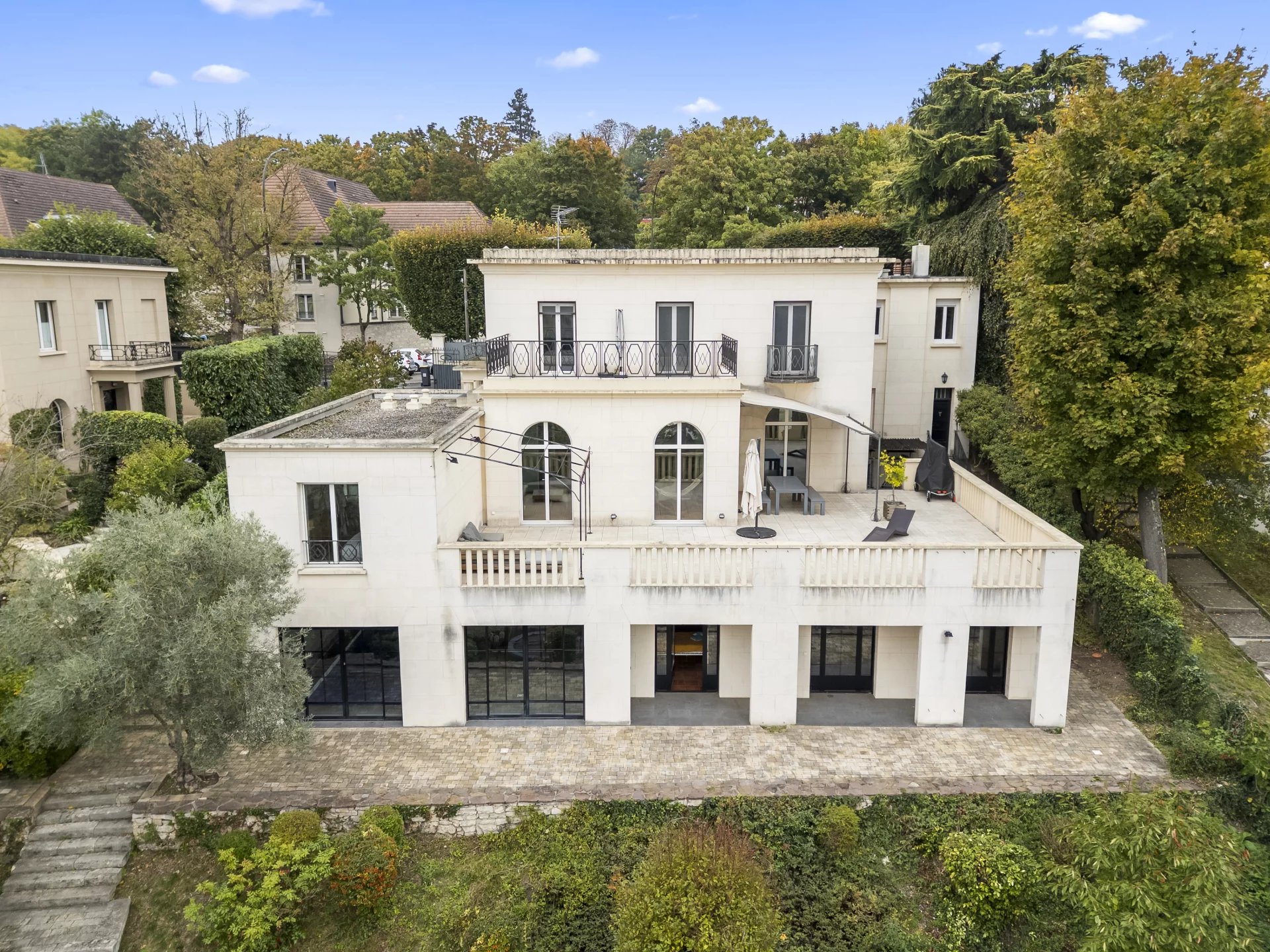 Saint-Germain-en-Laye, Île-de-France, 78100, FR, 9 Bedrooms Bedrooms, ,9 BathroomsBathrooms,Residential,For Sale,1994576