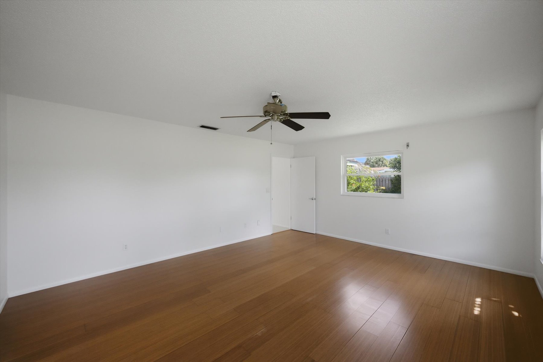  207 S Palm Avenue, Indialantic, FL, 32903 - 物件實景
