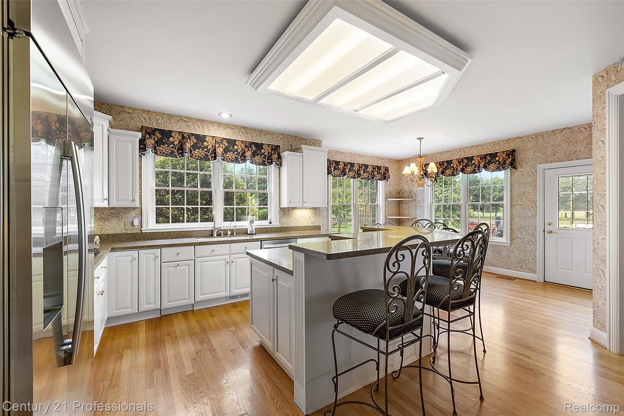 GrandBlanc, Michigan, 48439, United States, 4 Bedrooms Bedrooms, ,5 BathroomsBathrooms,Residential,For Sale,1980457