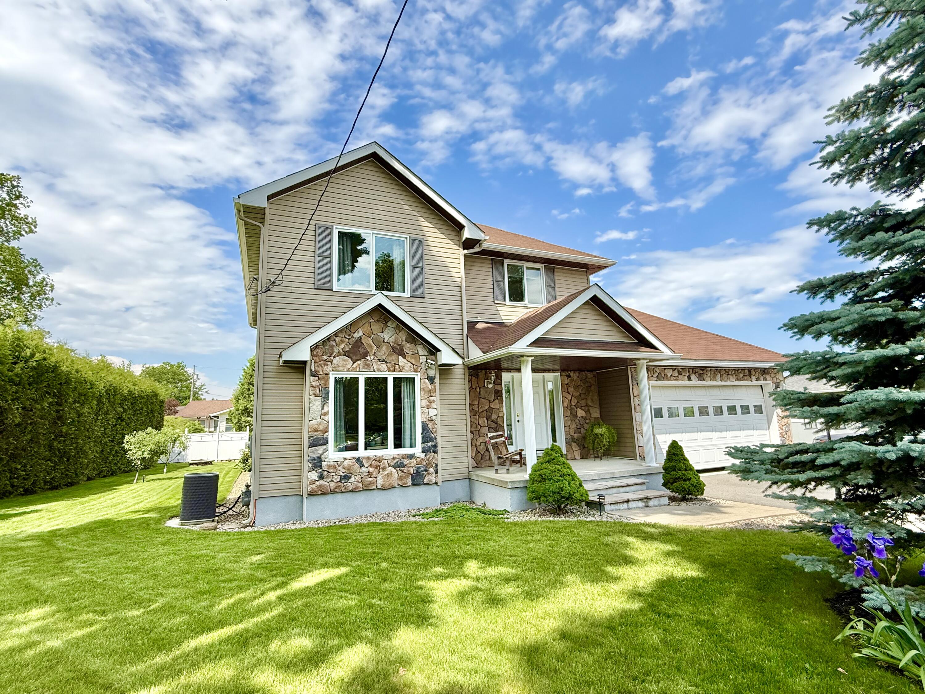 Plattsburgh, New York, 12901, United States, 3 Bedrooms Bedrooms, ,3 BathroomsBathrooms,Residential,For Sale,1944740