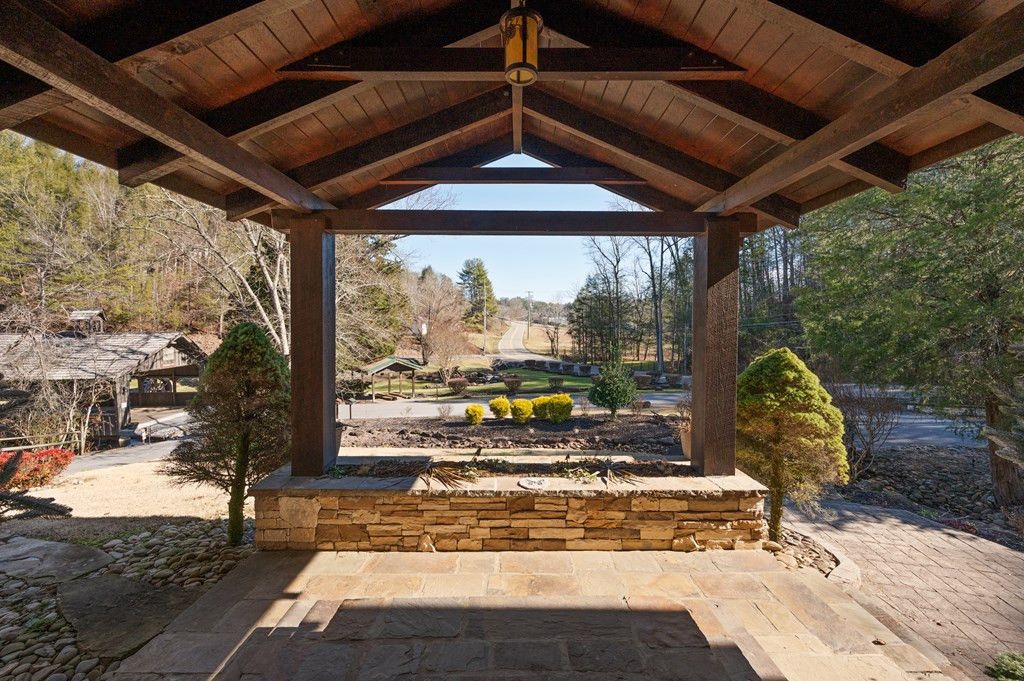 Sevierville, Tennessee, 37862, United States, 2 Bedrooms Bedrooms, ,4 BathroomsBathrooms,Residential,For Sale,1914070