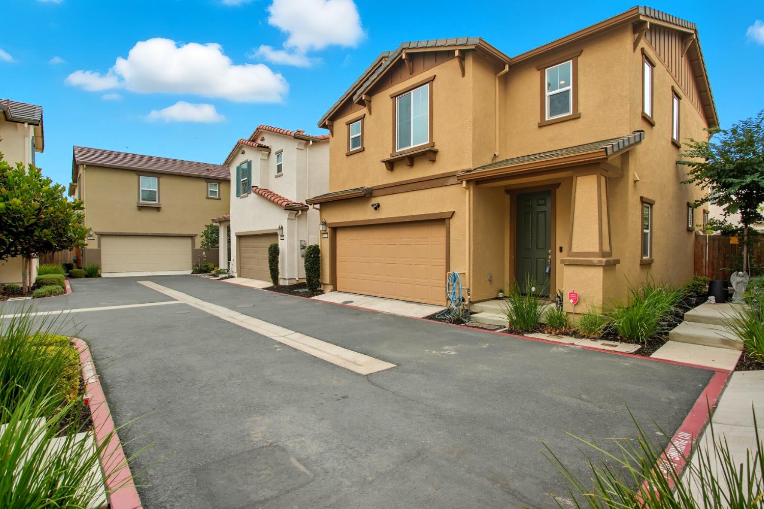 Elk Grove, California, 95758, United States, 3 Bedrooms Bedrooms, ,3 BathroomsBathrooms,Residential,For Sale,1961072