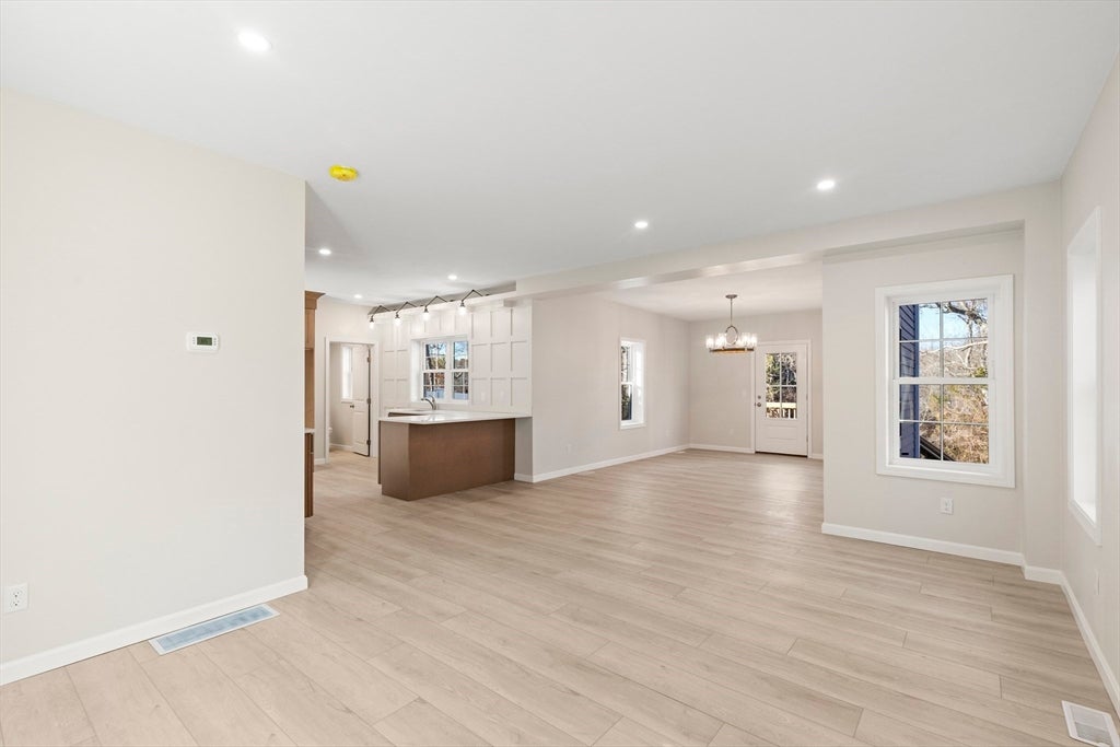 Plymouth, Massachusetts, 02360, United States, 3 Bedrooms Bedrooms, ,2 BathroomsBathrooms,Residential,For Sale,2049436