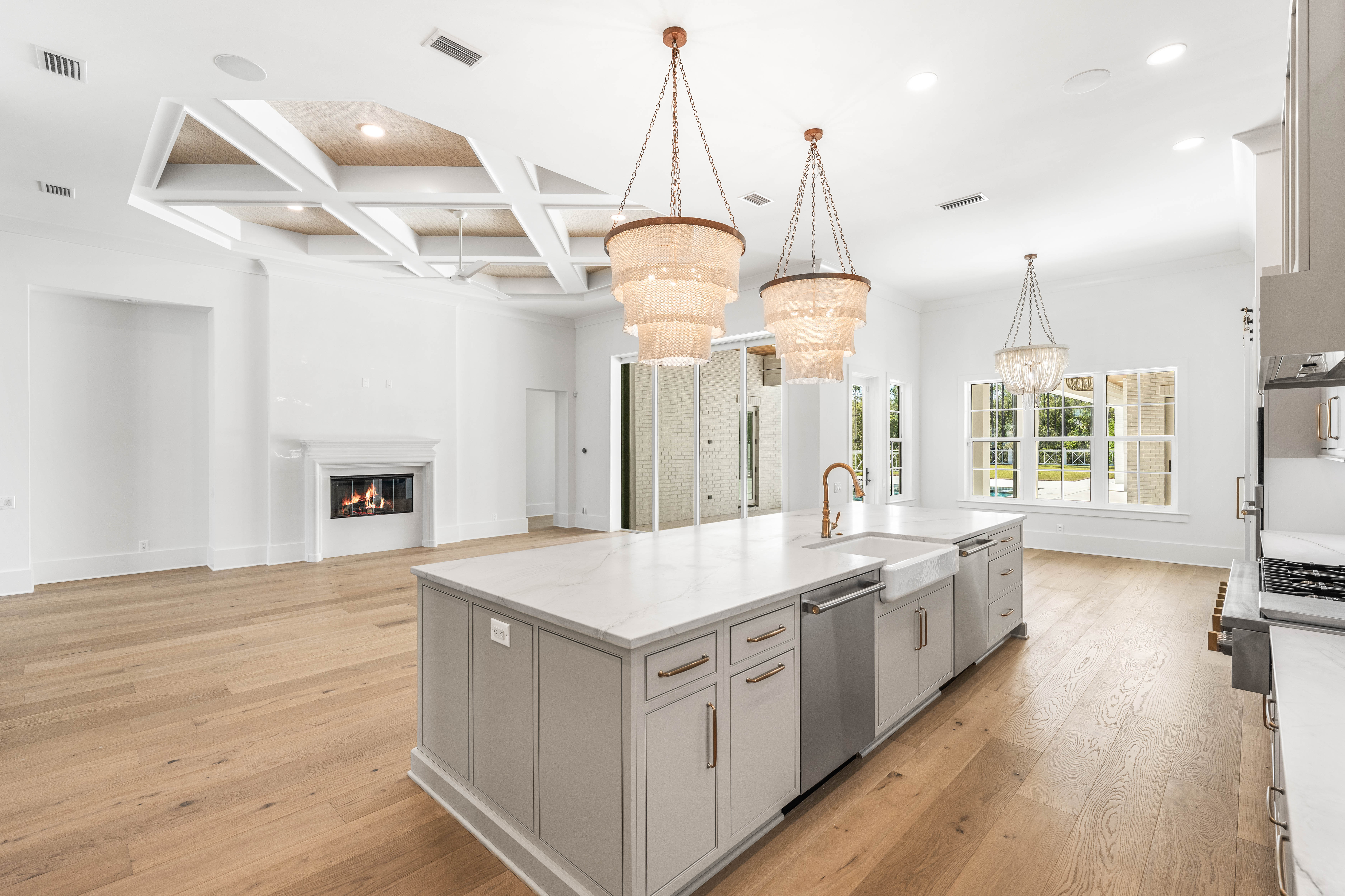  Magnificent Half-Acre Estate With Outdoor Oasis and Casita - 物件實景