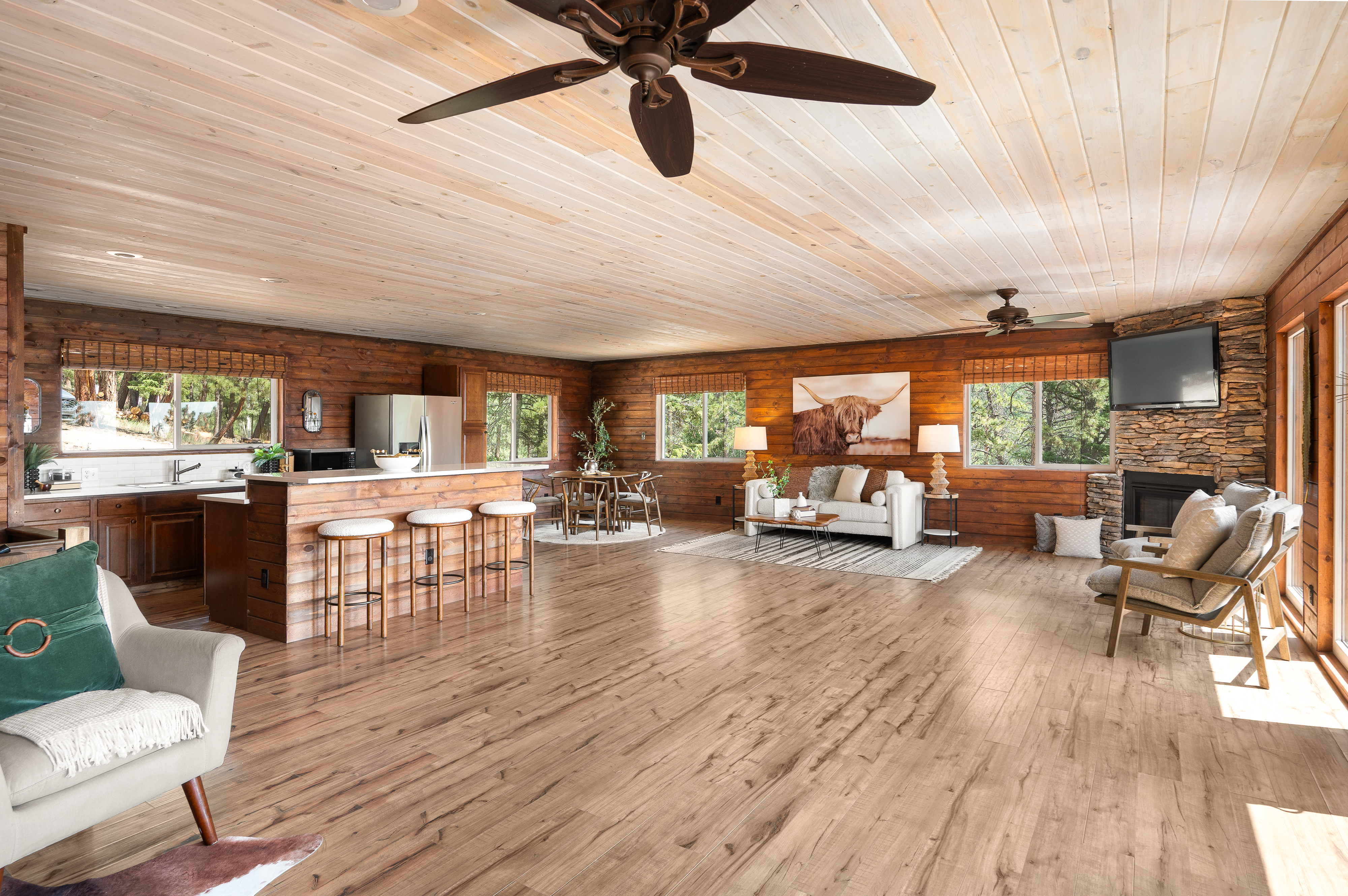  Million Dollar Views on this Beautifully Updated Mountain Retreat on 2.89 Acres - 物件實景