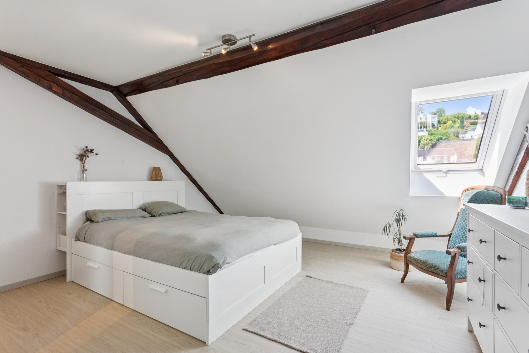  Spacious rooms that inspire, charming character, a home ready to move into - 物件實景