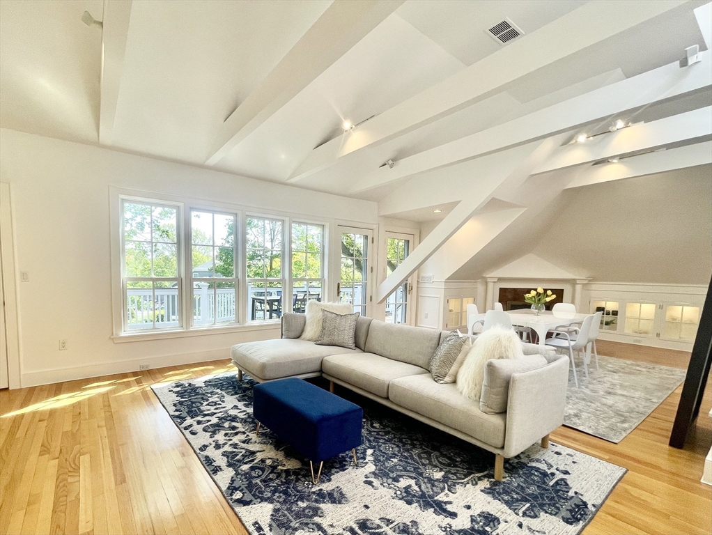 Newton, Massachusetts, 02459, United States, 2 Bedrooms Bedrooms, ,2 BathroomsBathrooms,Residential,For Sale,1817599