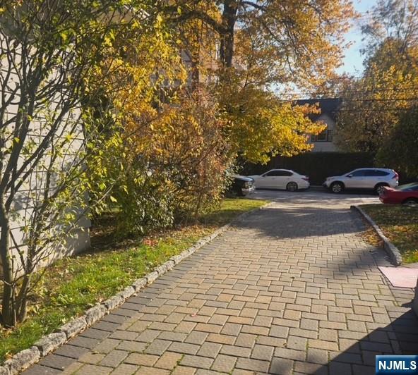 Teaneck, New Jersey, 07666, United States, 3 Bedrooms Bedrooms, ,2 BathroomsBathrooms,Residential,For Sale,1987790