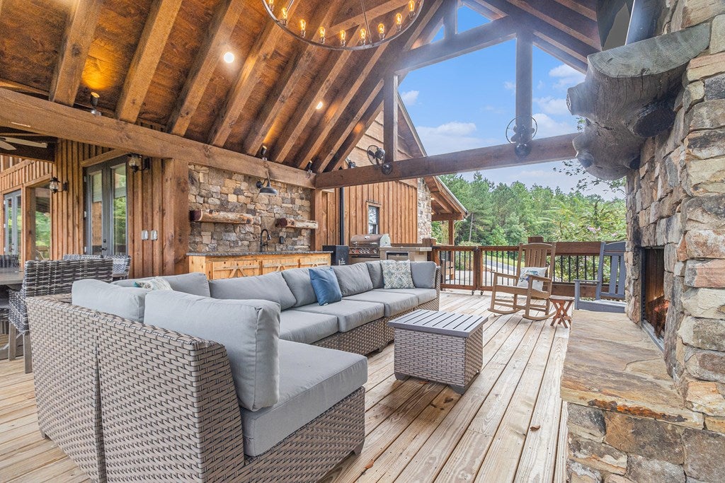 Ellijay, Georgia, 30540, United States, 5 Bedrooms Bedrooms, ,5 BathroomsBathrooms,Residential,For Sale,1952565