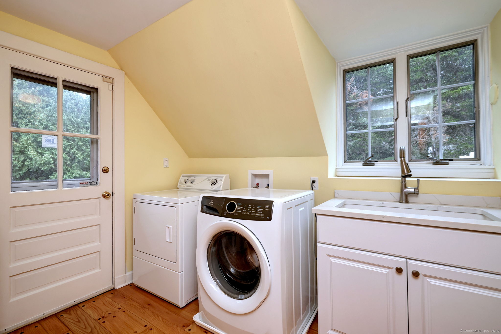 Hamden, Connecticut, 06517, United States, 5 Bedrooms Bedrooms, ,4 BathroomsBathrooms,Residential,For Sale,1924978