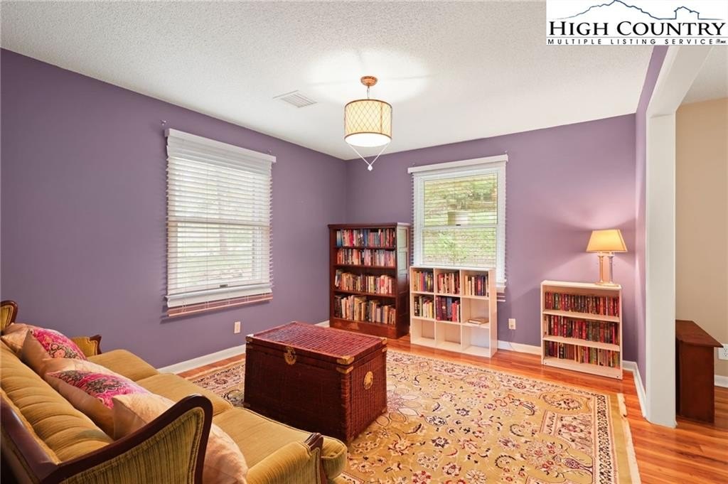 Boone, North Carolina, 28607, United States, 3 Bedrooms Bedrooms, ,3 BathroomsBathrooms,Residential,For Sale,1974866