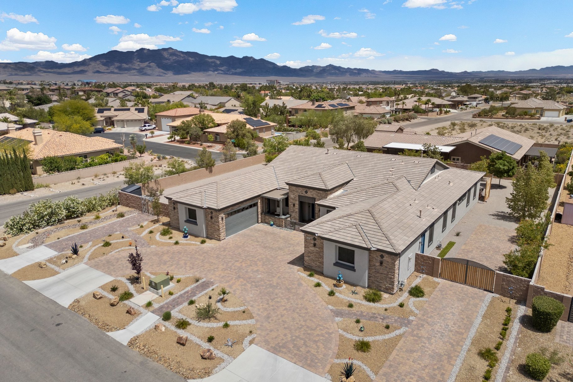  Over Half-Acre Lot Estate with No HOA & Endless Flexibility - 物件實景