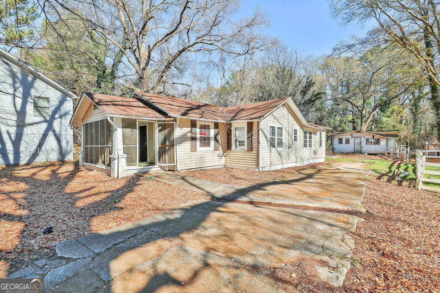 Howell Dr, Atlanta, GA 30331