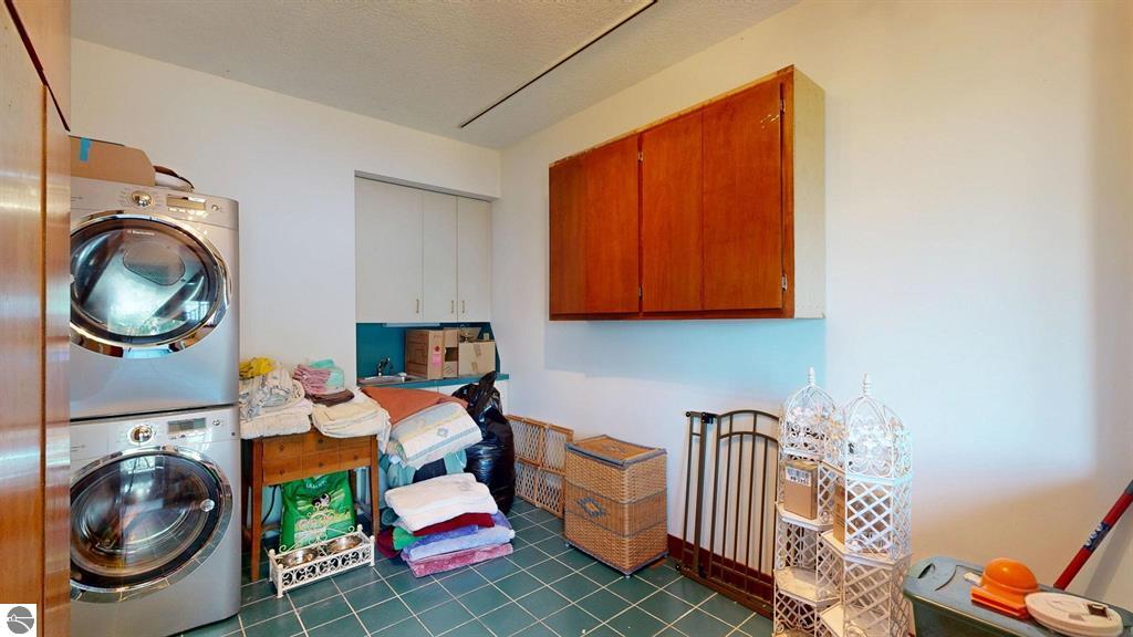 Lake Isabella, Michigan, 48893, United States, 3 Bedrooms Bedrooms, ,6 BathroomsBathrooms,Residential,For Sale,1903716