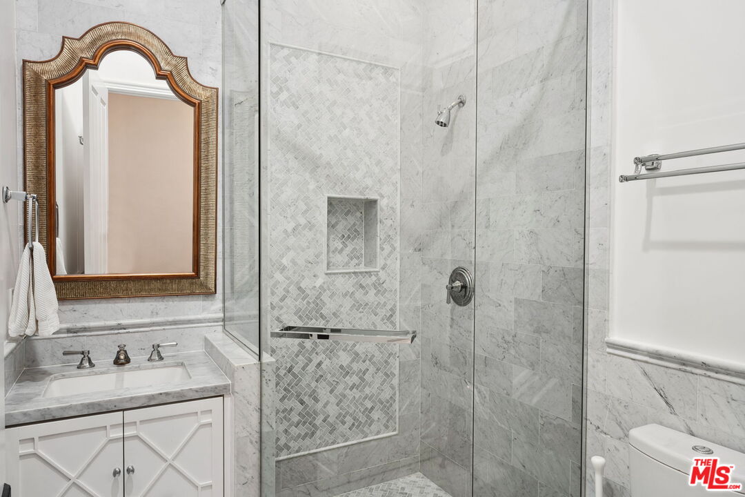 Beverly Hills Post Office, California, 90210, United States, 5 Bedrooms Bedrooms, ,6 BathroomsBathrooms,Residential,For Sale,1723543