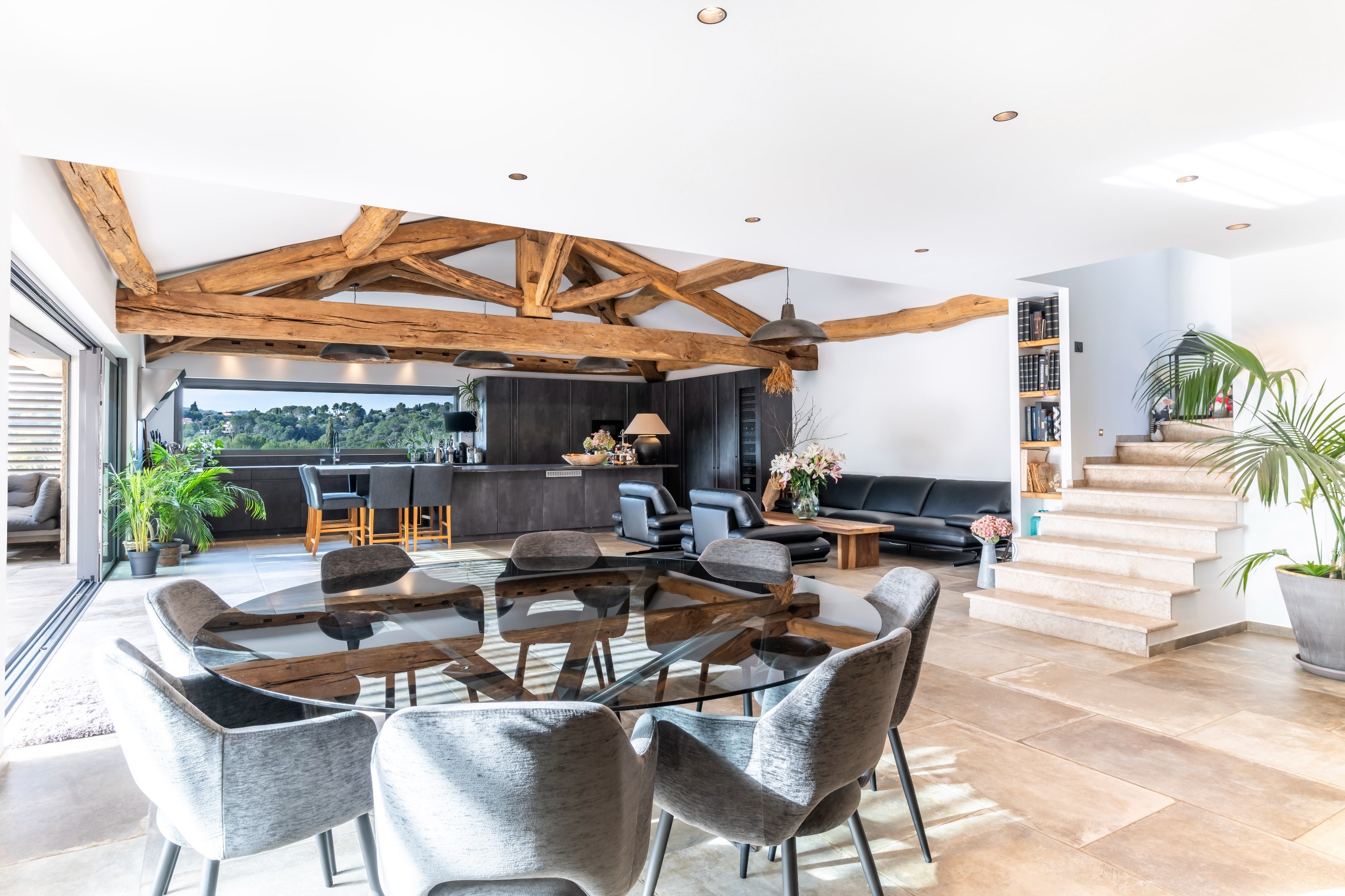  Mougins near Cannes, contemporary villa 283 sqm with pool in secure estate - 物件實景